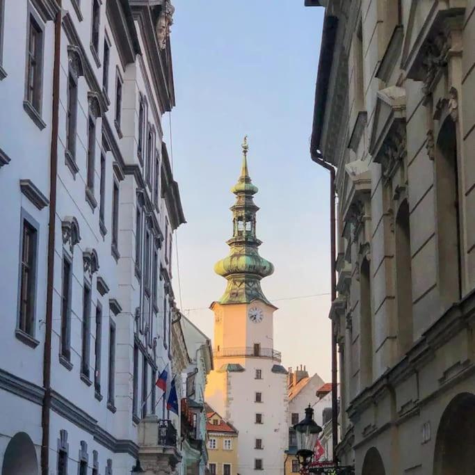 Apartamento Stylish Getaway In Prime Bratislava Location - By The Danube And Old Town Exterior foto